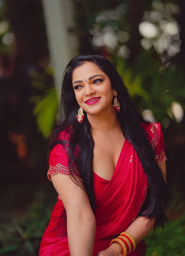 Bigg Boss Fame Ashwini Sri HD Photos7