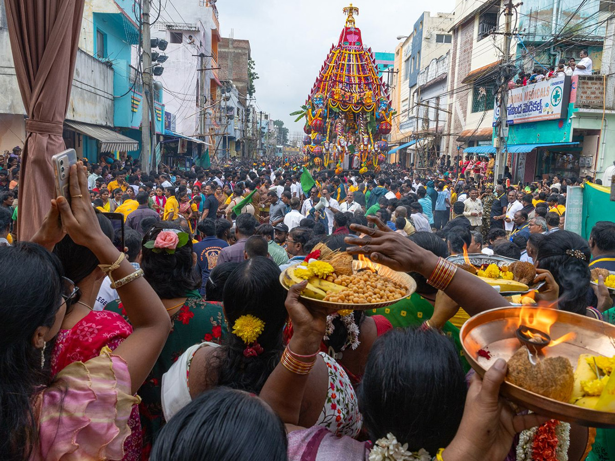 A grand chariot festival in Tiruchanur6