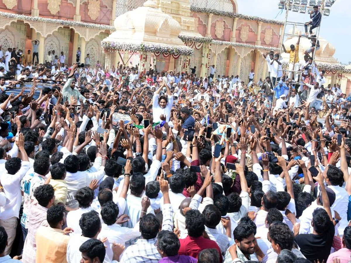 YS Jagan Attend Marriage At Raptadu Thopudurthi Prakash Reddy10
