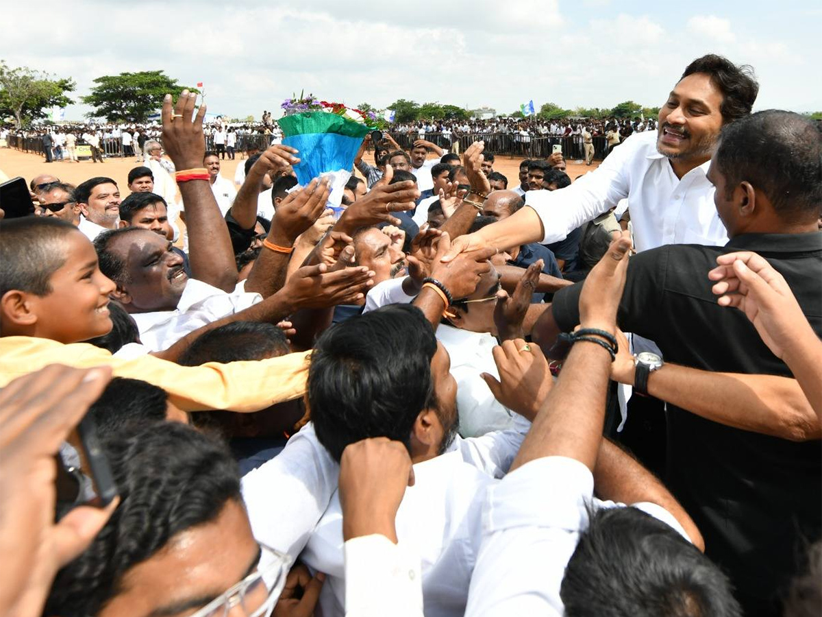YS Jagan Attend Marriage At Raptadu Thopudurthi Prakash Reddy16