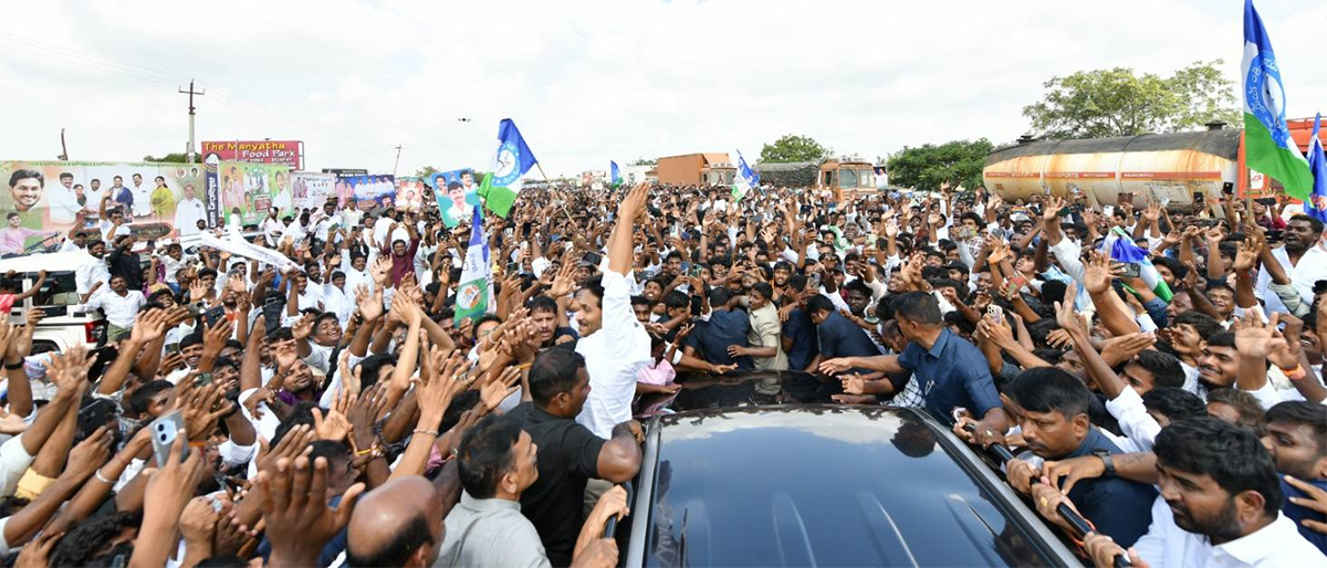 YS Jagan Attend Marriage At Raptadu Thopudurthi Prakash Reddy17