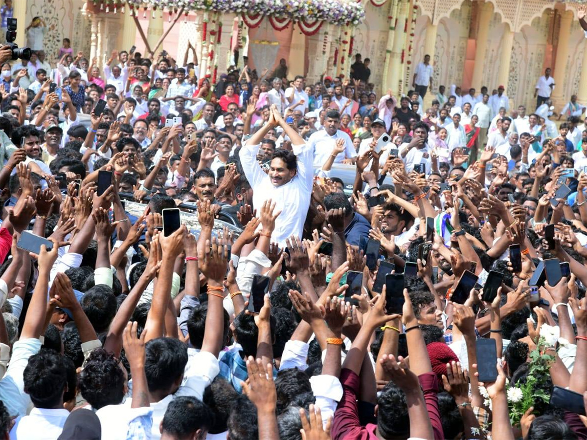 YS Jagan Attend Marriage At Raptadu Thopudurthi Prakash Reddy23