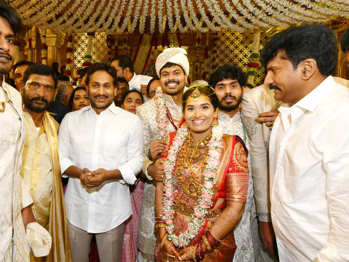 YS Jagan Attend Marriage At Raptadu Thopudurthi Prakash Reddy3