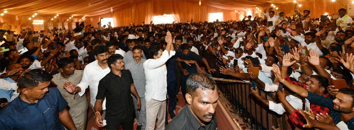 YS Jagan Attend Marriage At Raptadu Thopudurthi Prakash Reddy4