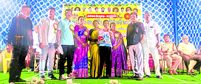 అండర్‌–14 యోగా రాష్ట్రస్థాయి విజేత ప్రకాశం 1