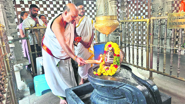 భూదాన్‌పోచంపల్లిలో ఫ్రాన్స్‌ దేశస్తులు  1