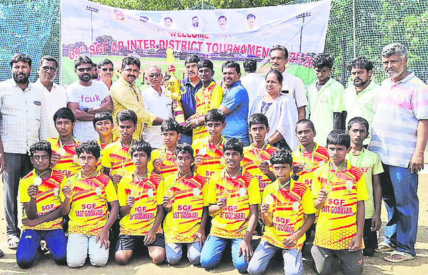 సాఫ్ట్‌బాల్‌లో ఉమ్మడి తూర్పునకు ద్వితీయ స్థానం 1