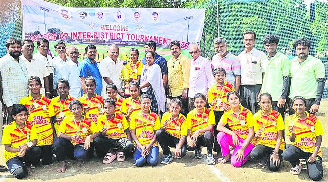 సాఫ్ట్‌బాల్‌లో ఉమ్మడి తూర్పునకు ద్వితీయ స్థానం 1