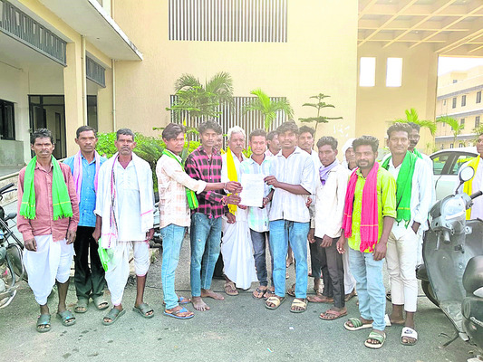 సత్వరమే అర్జీలు పరిష్కరించాలి1