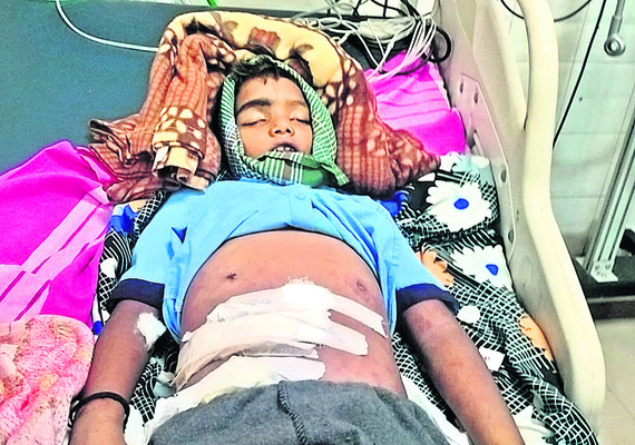 విమ్స్‌లో బాలుడి మృతిపై నిరసన 1