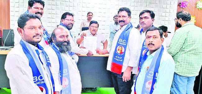 రిజర్వేషన్లను  పునఃపరిశీలించాలి
2