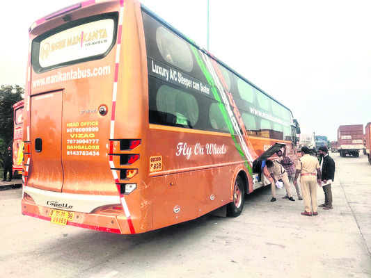 భూదాన్‌పోచంపల్లిలో ఫ్రాన్స్‌ దేశస్తులు  3