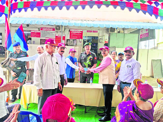 ఈఈగా రాజకీయ ఆఫర్‌2