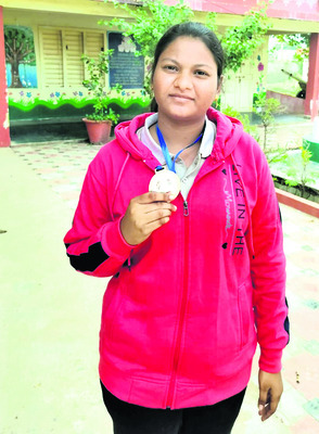 నేత్రపర్వం.. ధ్వజారోహణం 
1