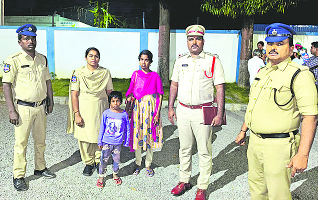 ఆరుగురు బైండోవర్‌ 
1