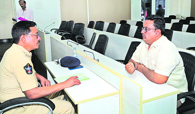 తక్కువ ధరకే బంగారమంటూ మోసం1