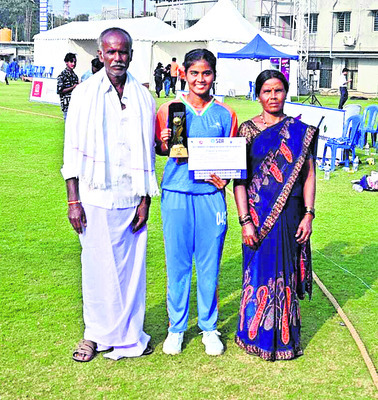 Deepika Parents File Photo2