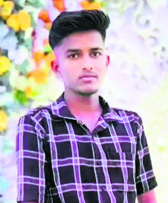 ఉరేసుకొని  యువకుడి ఆత్మహత్య 
1