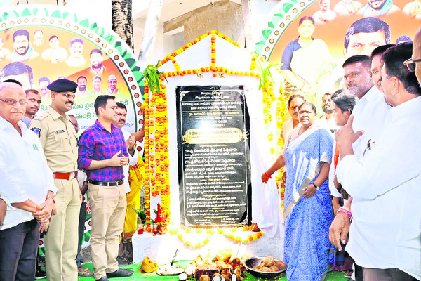 గ్రామాలాభివృద్ధికి ప్రభుత్వం కృషి1