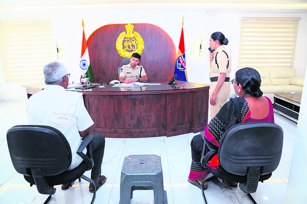 పోలీస్‌ గ్రీవెన్స్‌లో వినతుల స్వీకరణ1