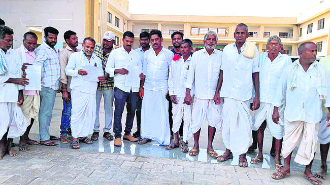 అర్జీల పరిష్కారంలో వేగం పెంచాలి1