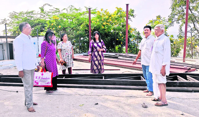 భక్తుల సౌకర్యార్థం రేకుల షెడ్డు నిర్మాణం1