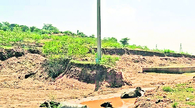 యథేచ్ఛగా గ్రావెల్‌ తరలింపు1