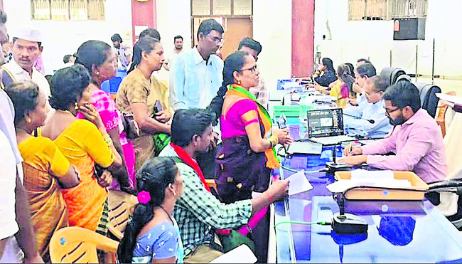 కాలవ్యవధిలో అర్జీల పరిష్కారం తప్పనిసరి1