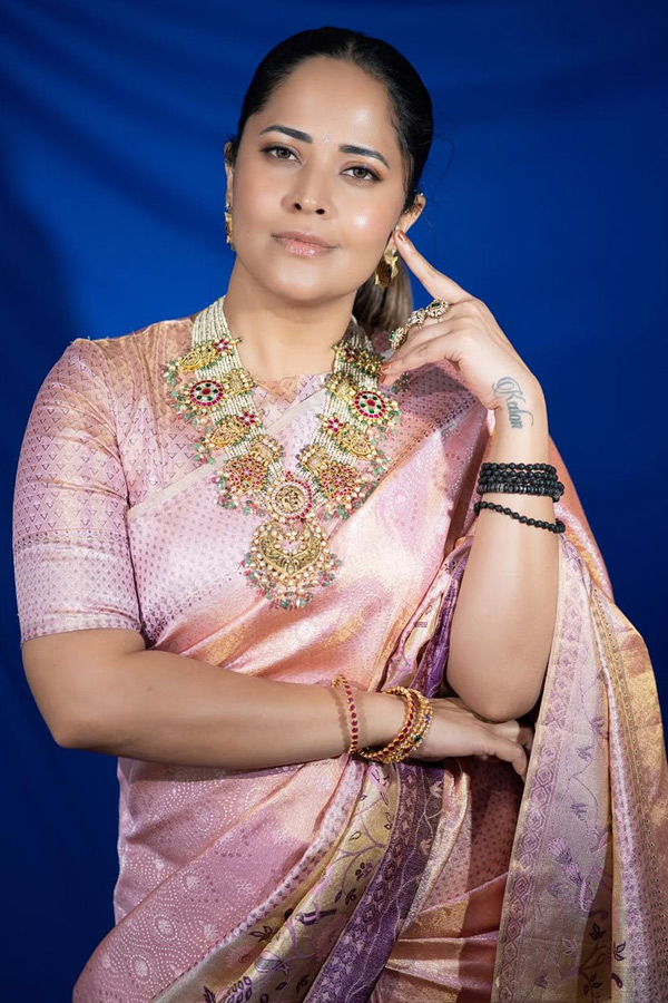 Anasuya Bharadwaj Stunning Looks In Saree Photos15