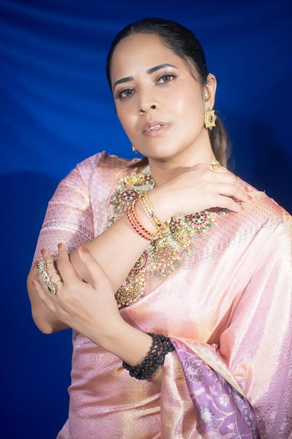 Anasuya Bharadwaj Stunning Looks In Saree Photos5