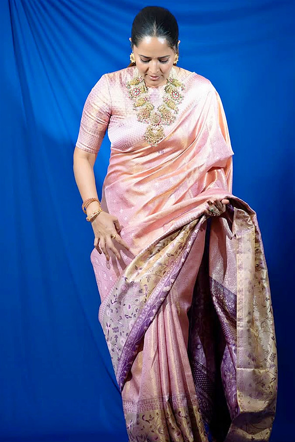 Anasuya Bharadwaj Stunning Looks In Saree Photos9
