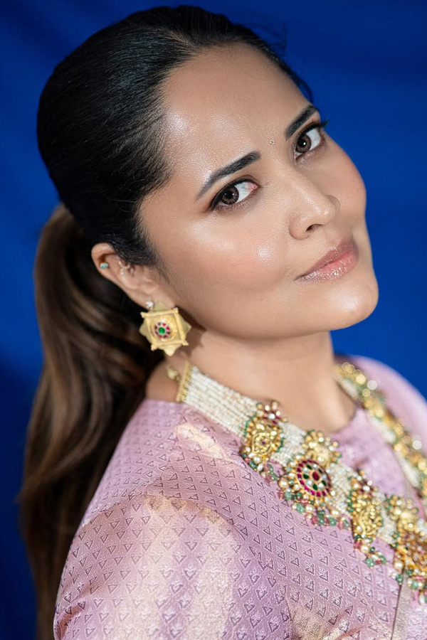 Anasuya Bharadwaj Stunning Looks In Saree Photos10