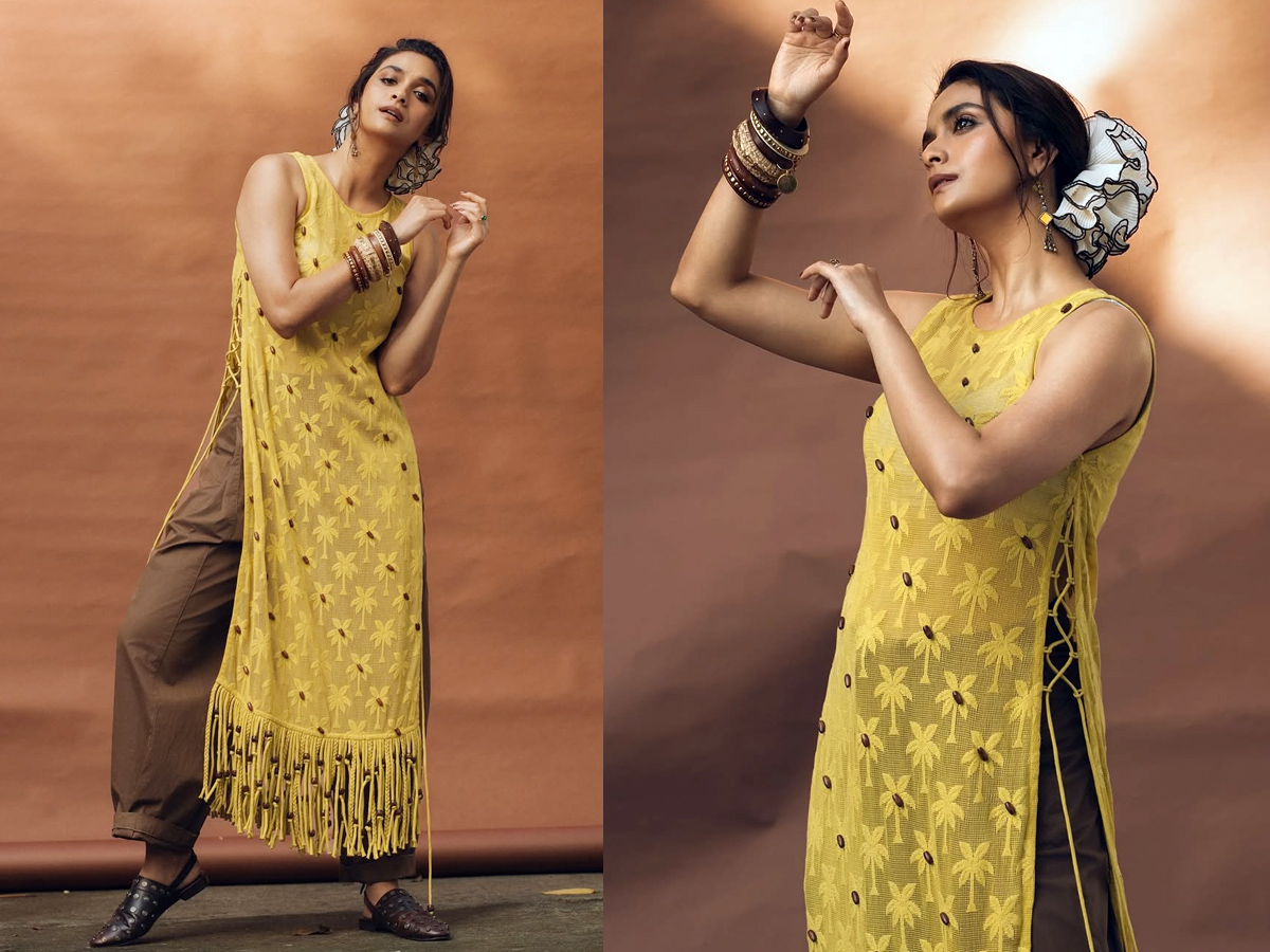 Keerthy Suresh in a variety dress in a variety of poses (photos)1