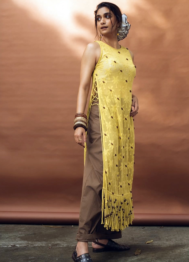 Keerthy Suresh in a variety dress in a variety of poses (photos)3