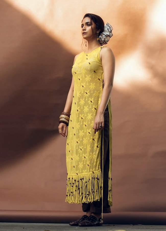 Keerthy Suresh in a variety dress in a variety of poses (photos)7