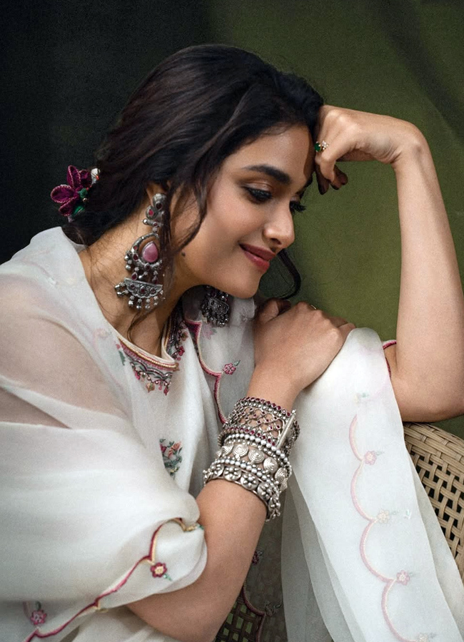 Keerthy Suresh in a variety dress in a variety of poses (photos)9