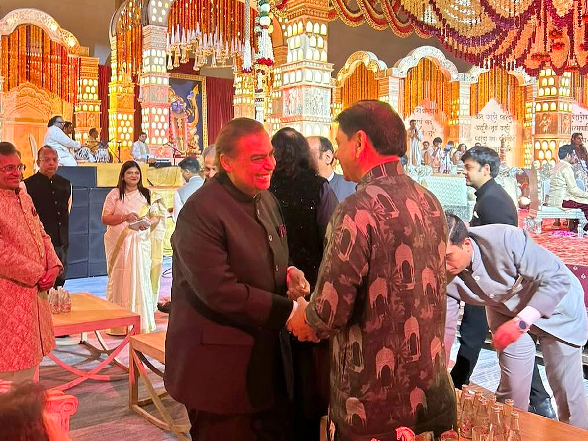 Nita and Mukesh Ambani Attended The wedding of Karan Nathwani and Dweta in Mumbai Photos3