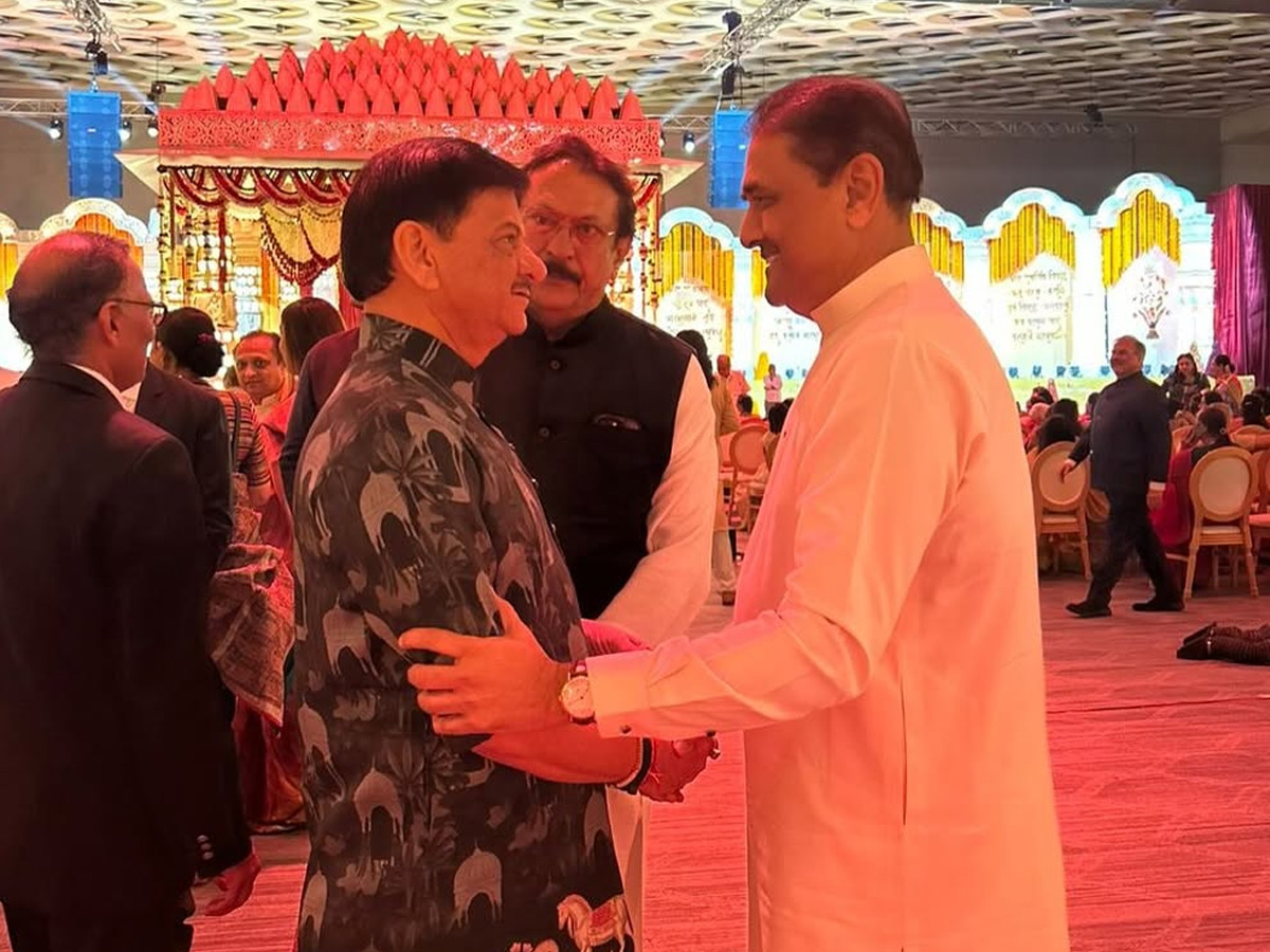 Nita and Mukesh Ambani Attended The wedding of Karan Nathwani and Dweta in Mumbai Photos14