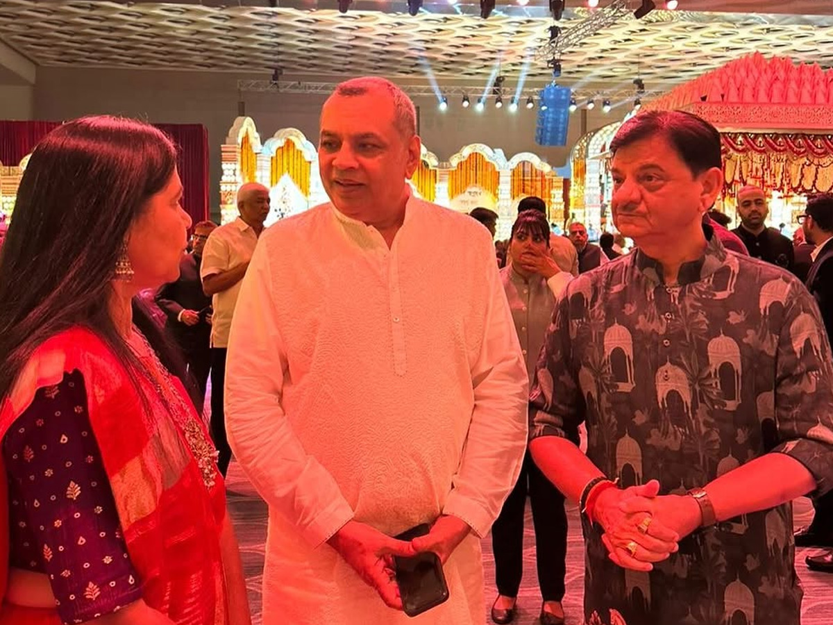 Nita and Mukesh Ambani Attended The wedding of Karan Nathwani and Dweta in Mumbai Photos15