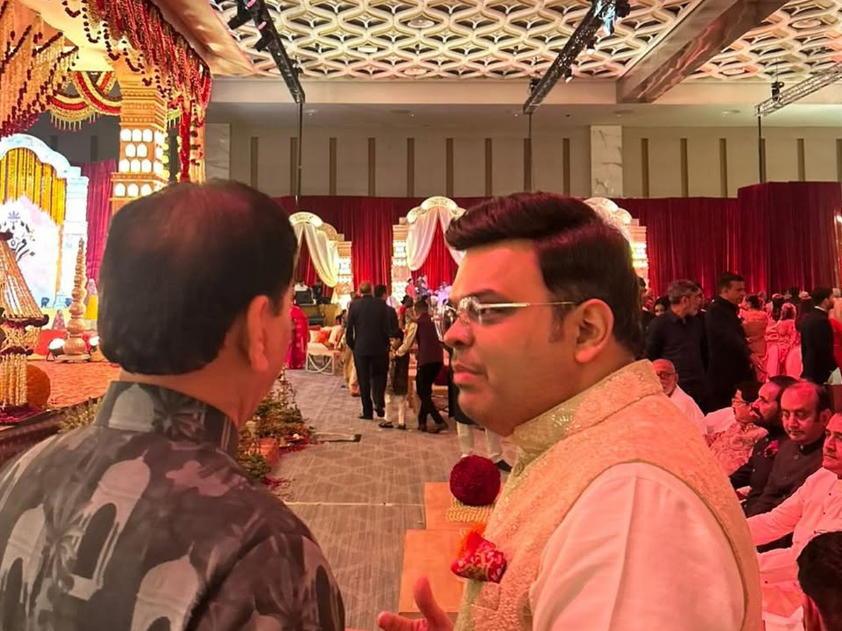 Nita and Mukesh Ambani Attended The wedding of Karan Nathwani and Dweta in Mumbai Photos17
