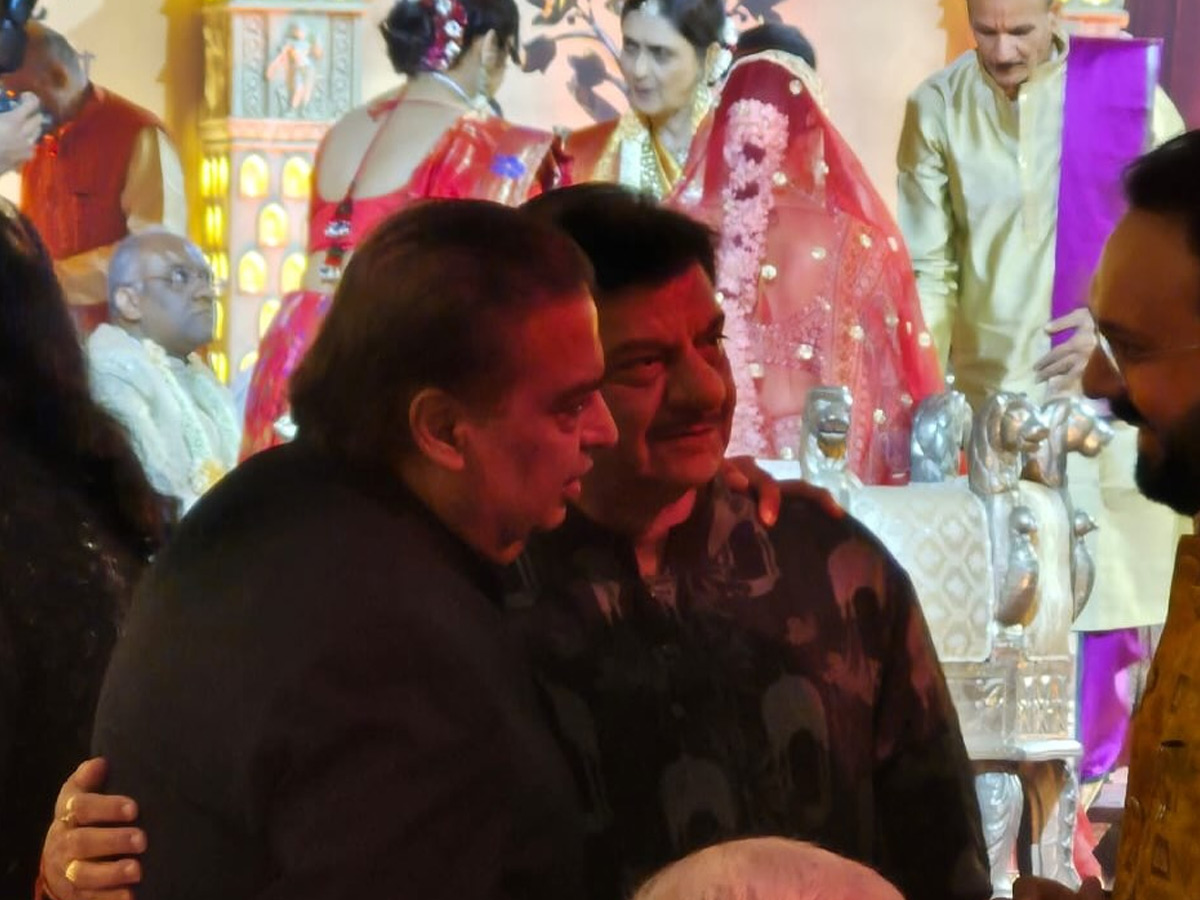 Nita and Mukesh Ambani Attended The wedding of Karan Nathwani and Dweta in Mumbai Photos8