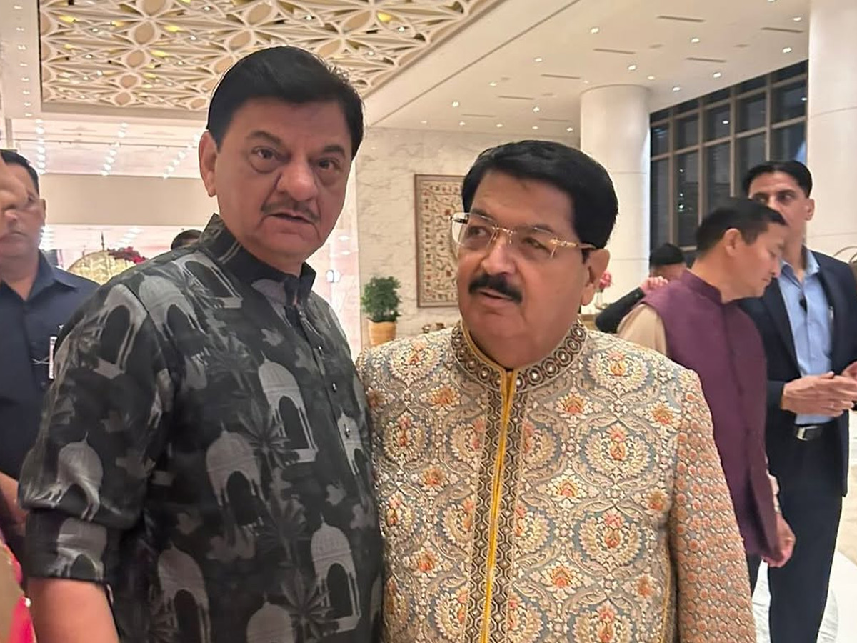 Nita and Mukesh Ambani Attended The wedding of Karan Nathwani and Dweta in Mumbai Photos9