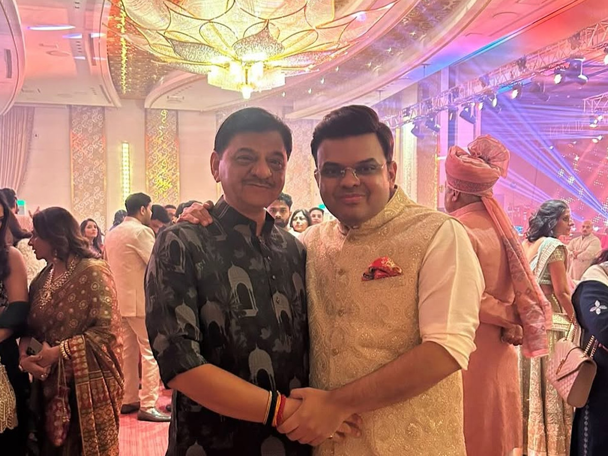 Nita and Mukesh Ambani Attended The wedding of Karan Nathwani and Dweta in Mumbai Photos10