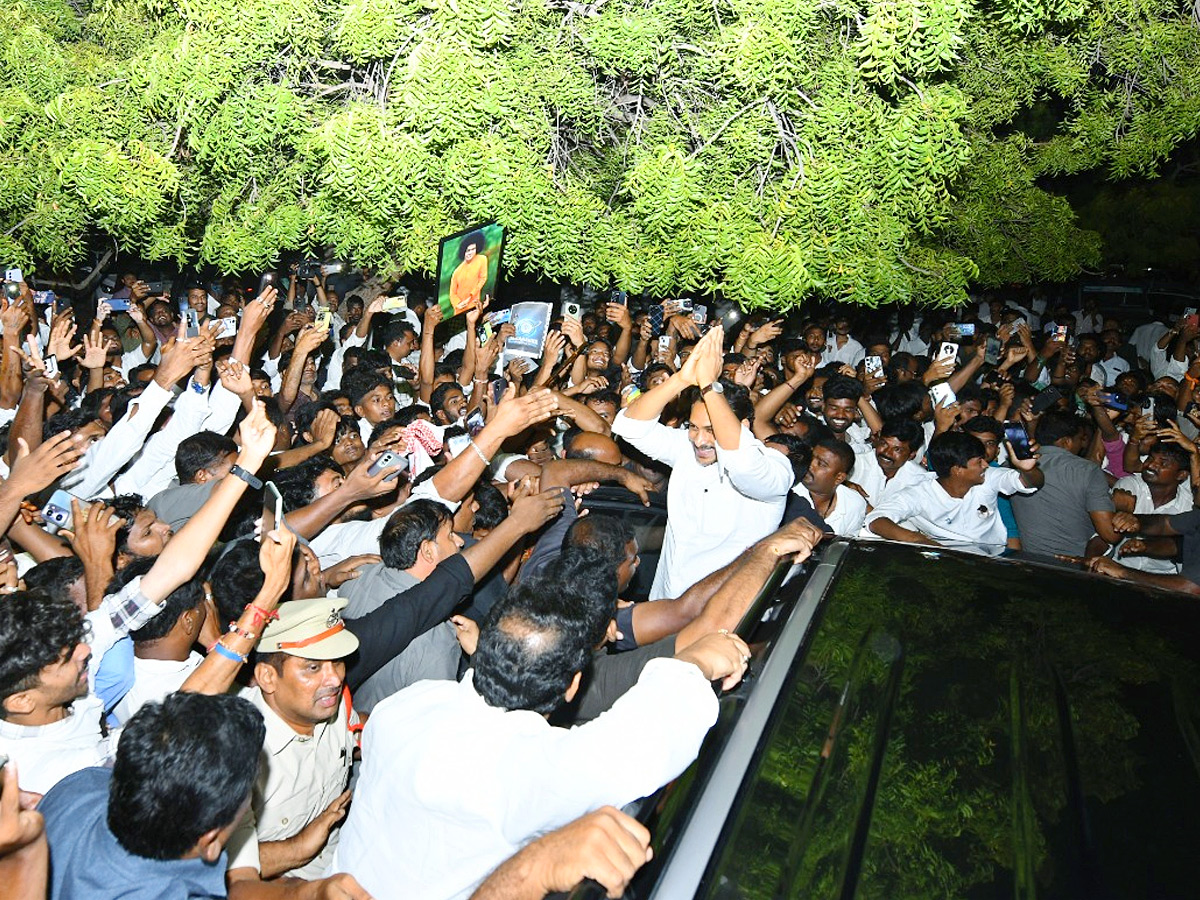 YS Jagan Conduct Praja Darbar In Pulivendula Camp Office Photos22