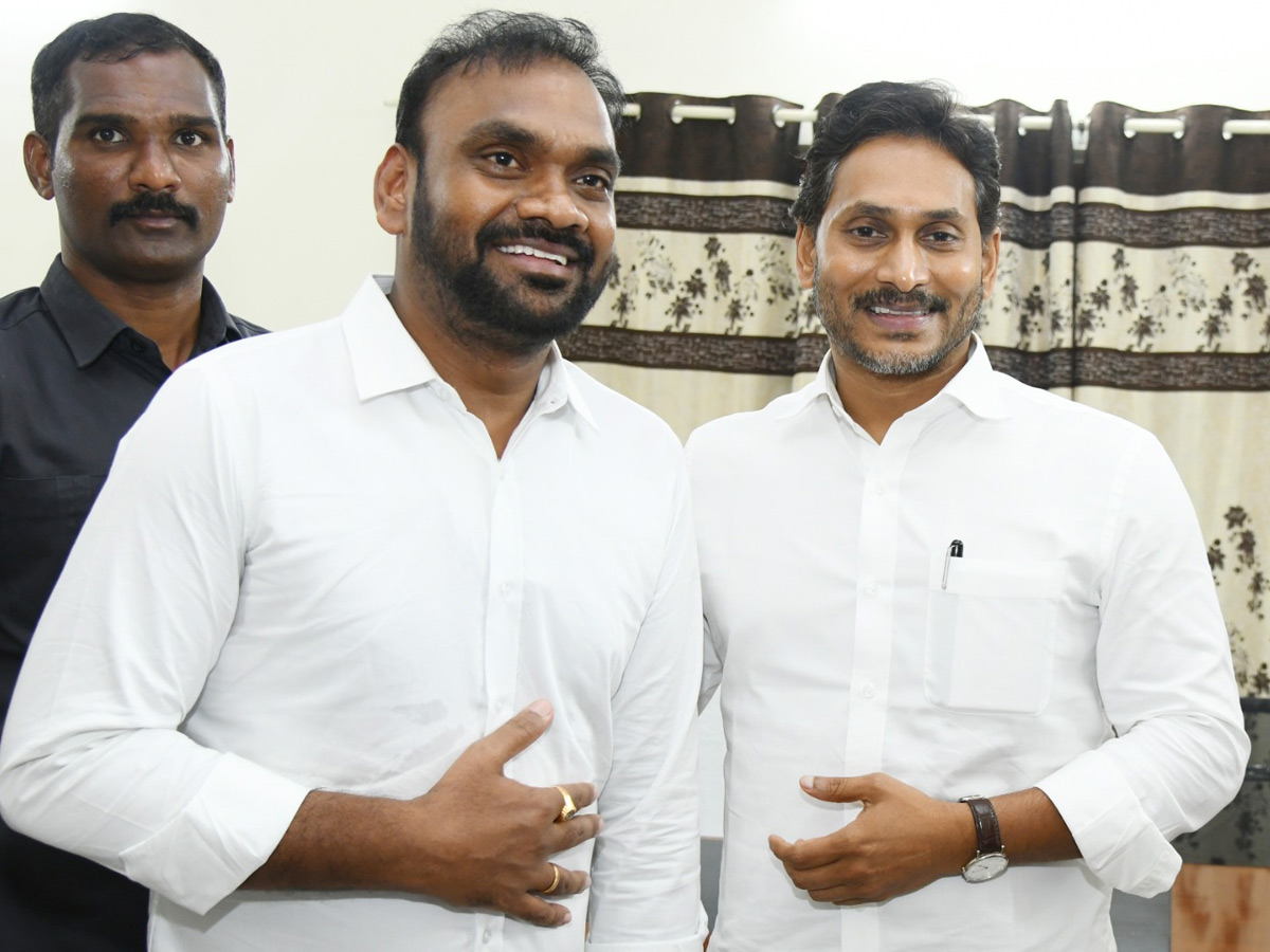 YS Jagan Conduct Praja Darbar In Pulivendula Camp Office Photos11