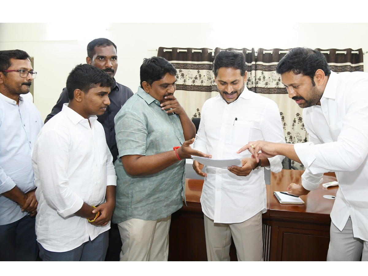 YS Jagan Conduct Praja Darbar In Pulivendula Camp Office Photos12