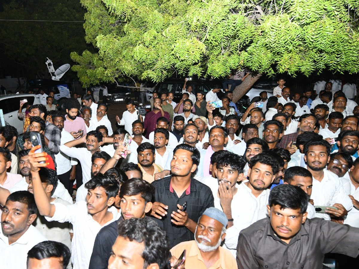 YS Jagan Conduct Praja Darbar In Pulivendula Camp Office Photos32