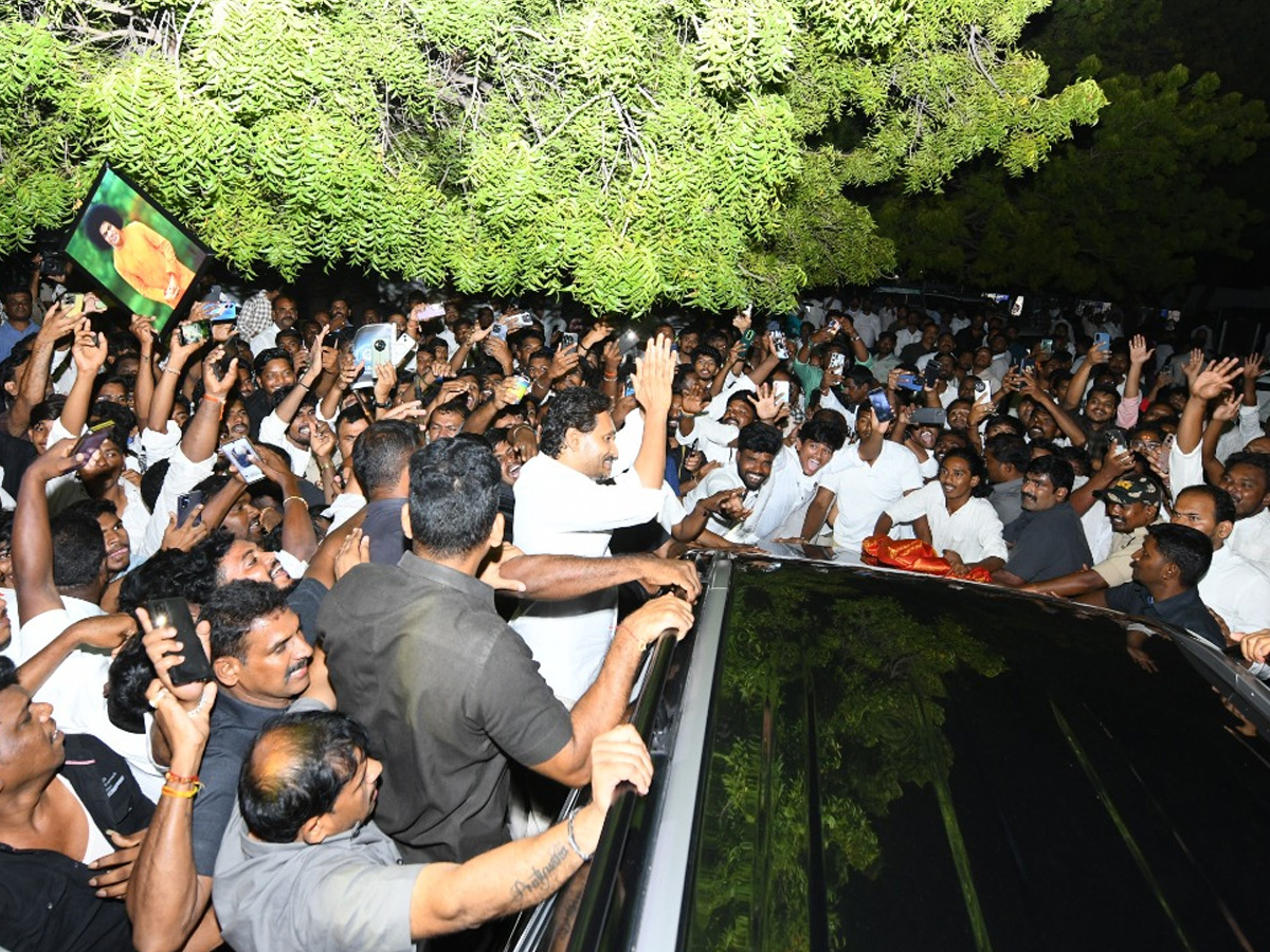 YS Jagan Conduct Praja Darbar In Pulivendula Camp Office Photos35