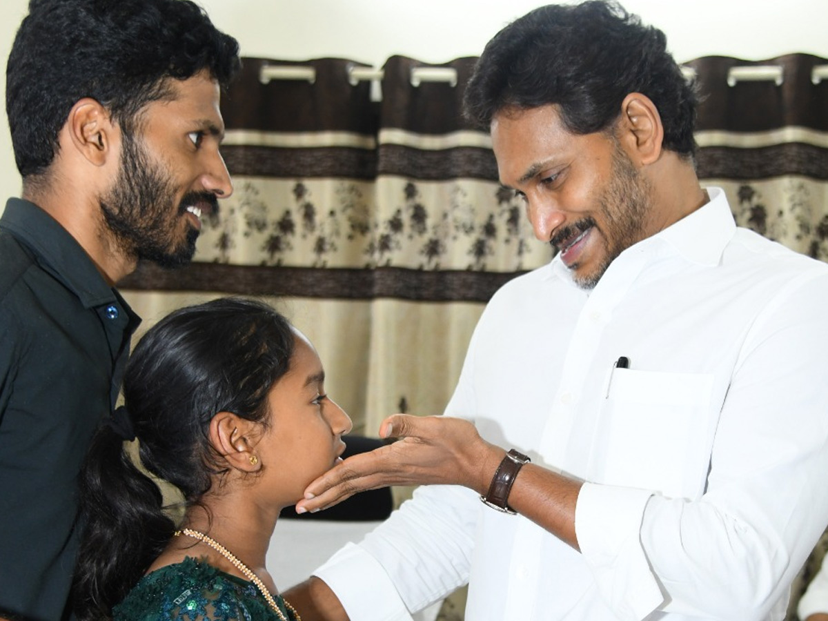 YS Jagan Conduct Praja Darbar In Pulivendula Camp Office Photos20