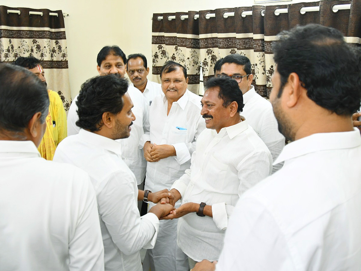 YS Jagan Conduct Praja Darbar In Pulivendula Camp Office Photos3